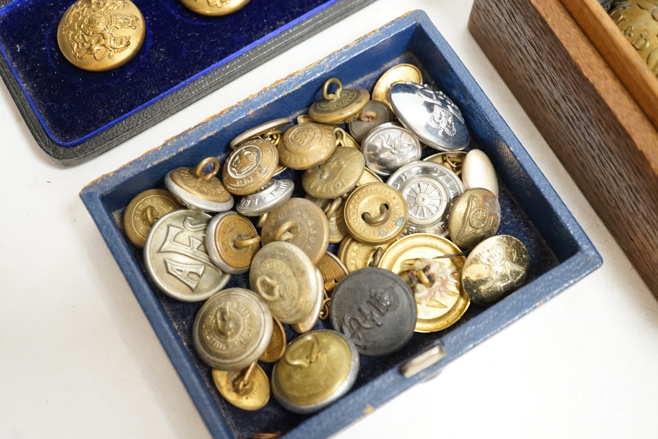 A large collection of military buttons etc. Condition - varies